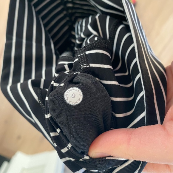 Lululemon wunder under high rise luxtreme 28” size 6 - Picture 4 of 4